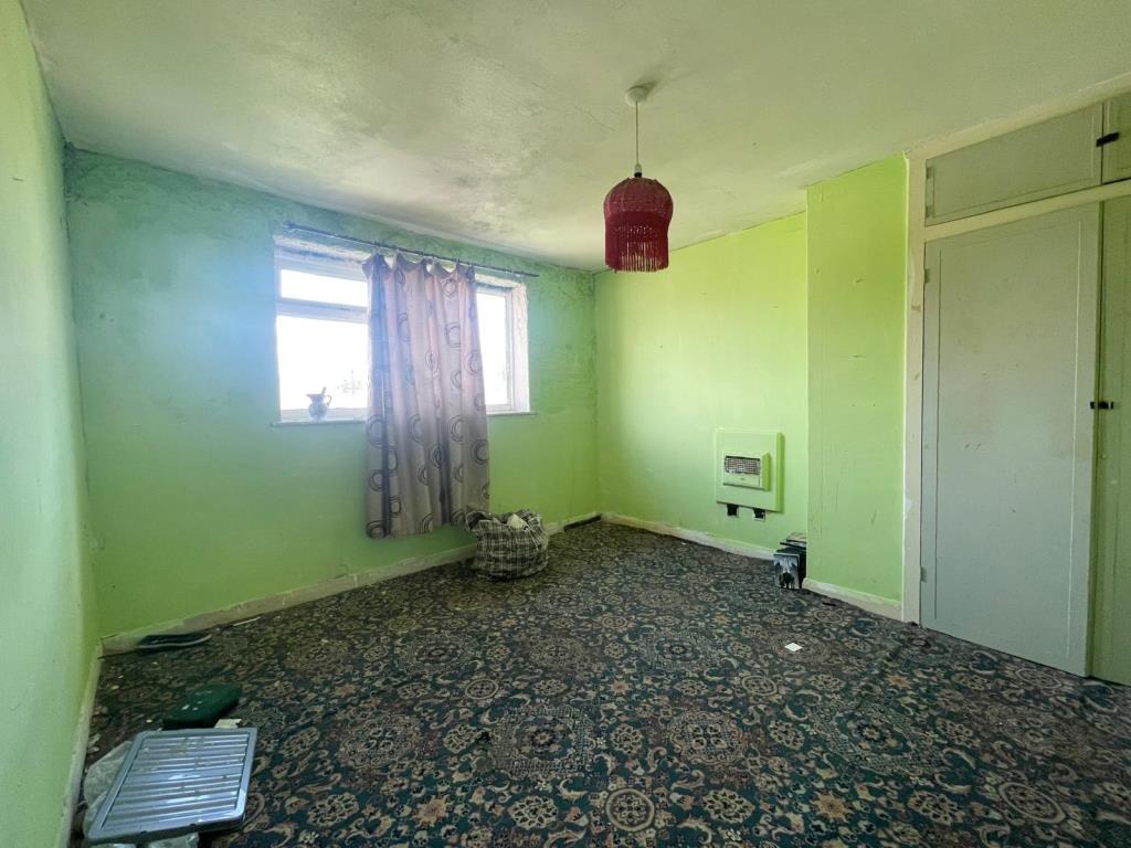 Lot: 42 - SEMI-DETACHED HOUSE FOR IMPROVEMENT - Bedroom one